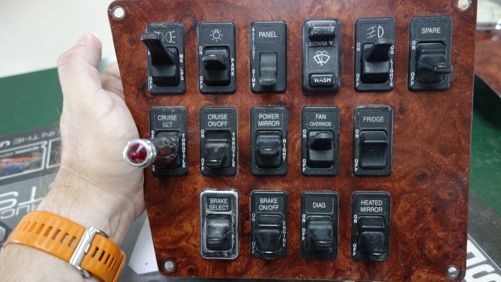 International 9900 Switch Panel 15 Switches