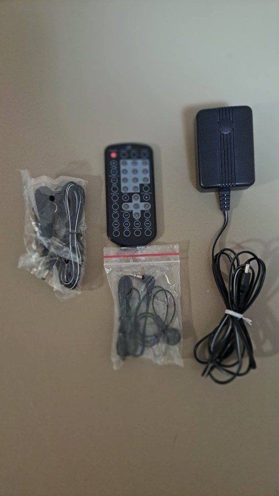 GPX 8" DVD CD Player With Accessories
