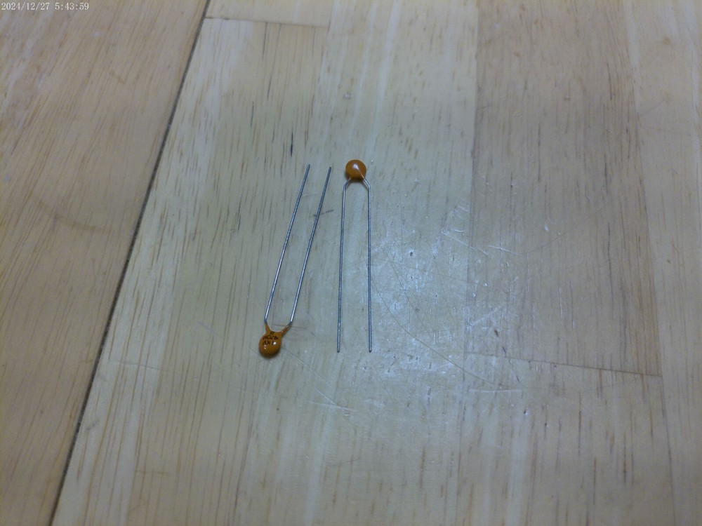 LOT/10 CERAMIC DISC CAPACITORS 1KV 470 PF,NOS