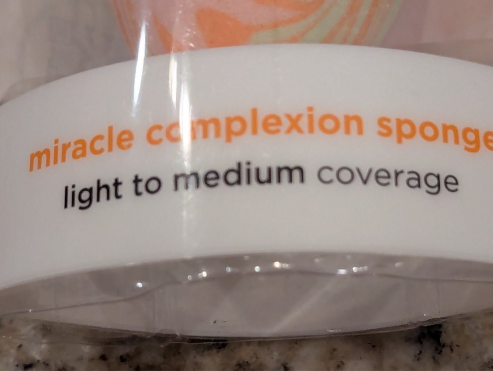 Real Techniques Orange Swirl Miracle Complexion Sponge