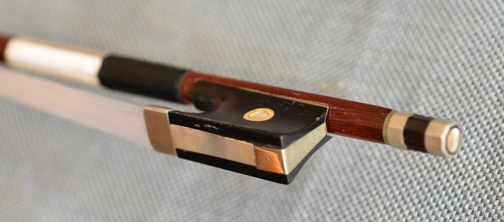 Good octagonal Viola Bow unbranded, 62g