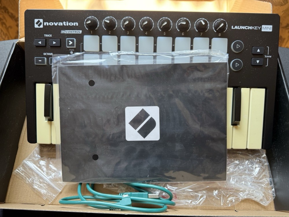 Novation Launchkey Mini MK2 25-Key Midi Controller for Ableton Live