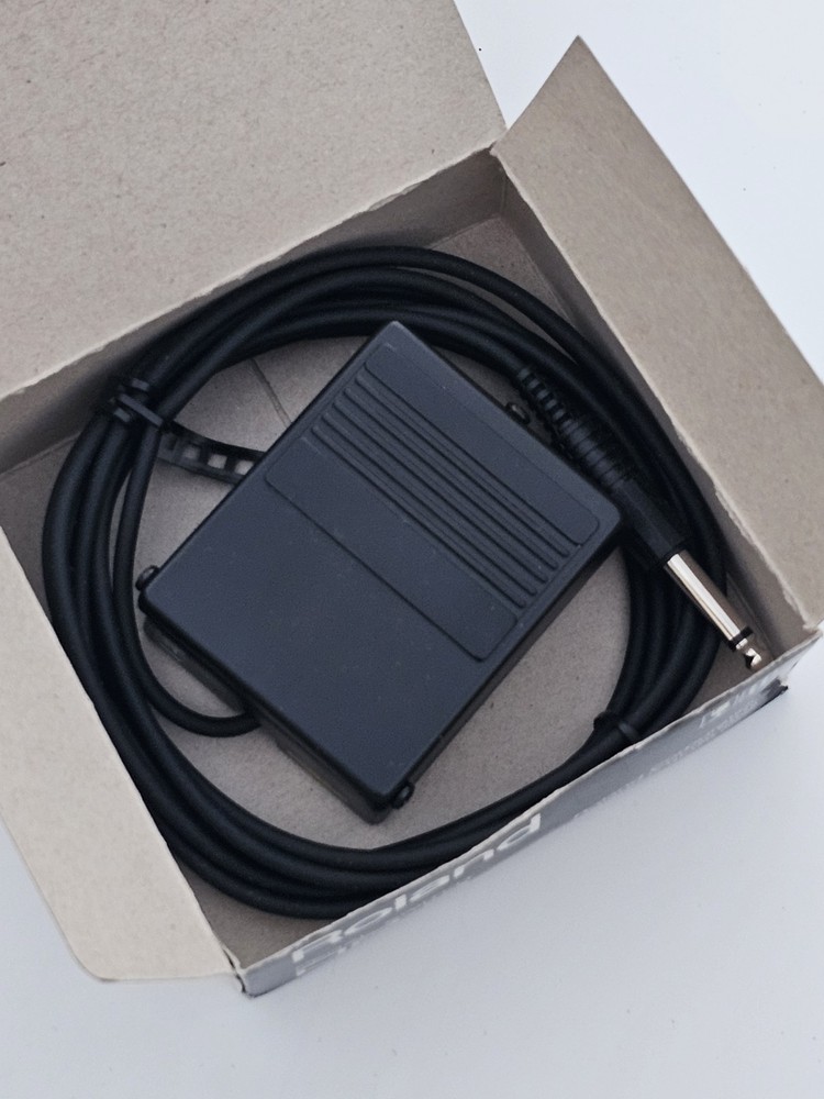 Roland Pedal Switch Black DP-2 open box