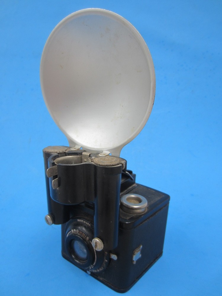 BROWNIE FLASH SIX - 20 Film Camera