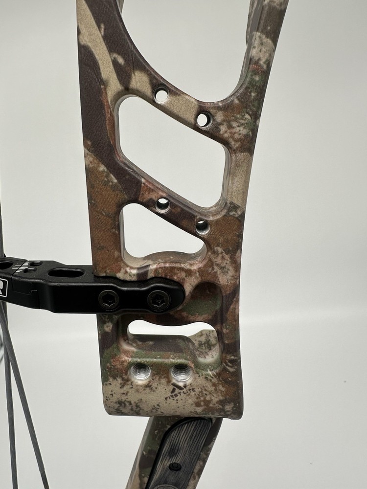 Elite Omnia Compound Bow RH 60# First Light Camo