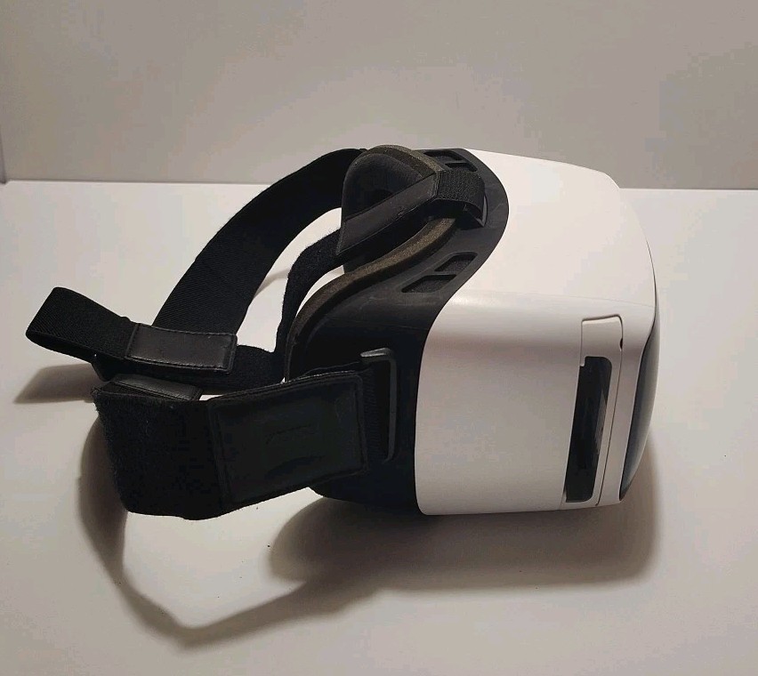 Zeiss VR One Plus Virtual Reality Smartphone Headset
