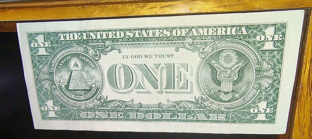 Nice 2017 $1 Dollar Low Serial Number F00036110*