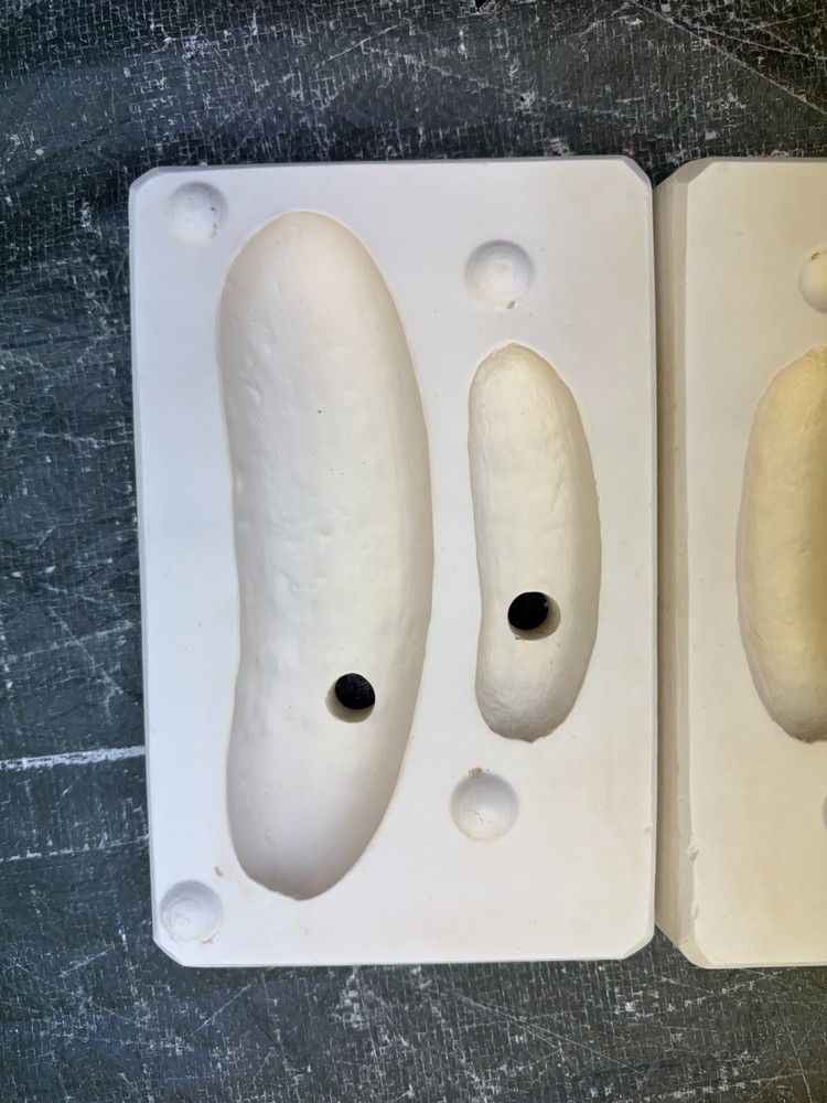 VINTAGE BOOTHE CERAMIC MOLD #641 CUCUMBER/PICKLE