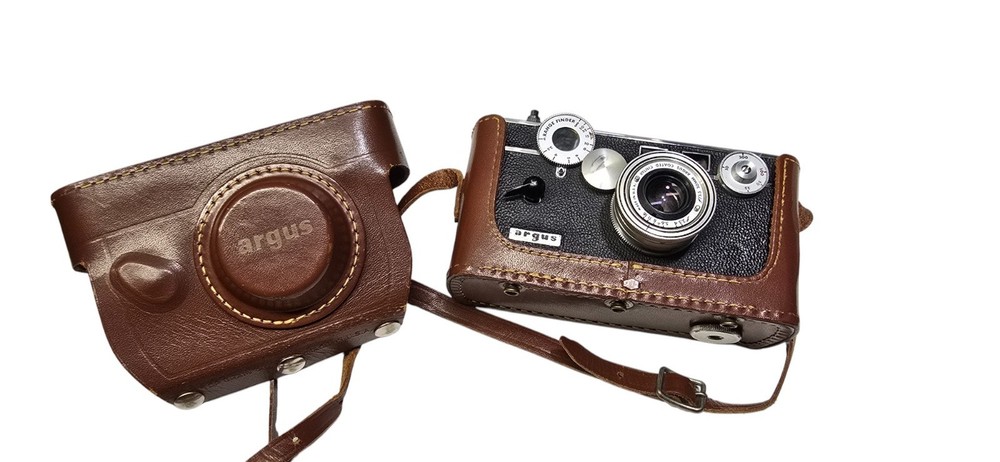 1957 ARGUS C3 RANGEFINDER CAMERA 3.5  W/LEATHER CASE UNTESTED