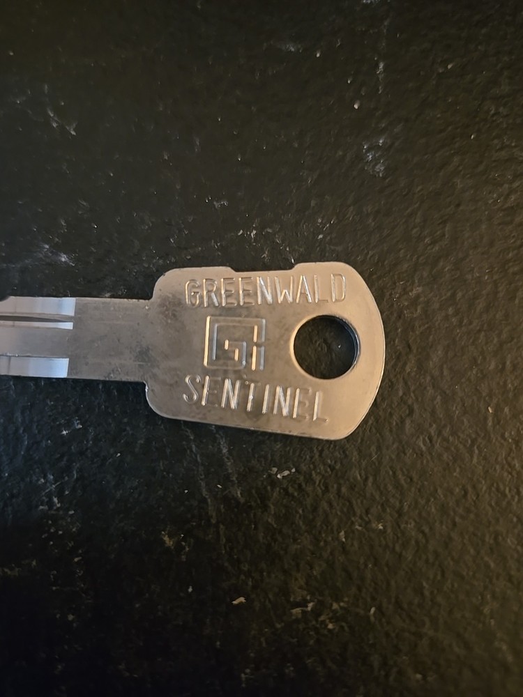 GREENWALD SENTINEL KEY CODED G3089 (3D5)
