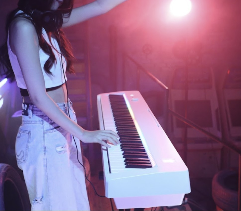 Samick K-POP KPOP Stage LED Light Up Digital Piano SP-E88 Electronic Keyboard