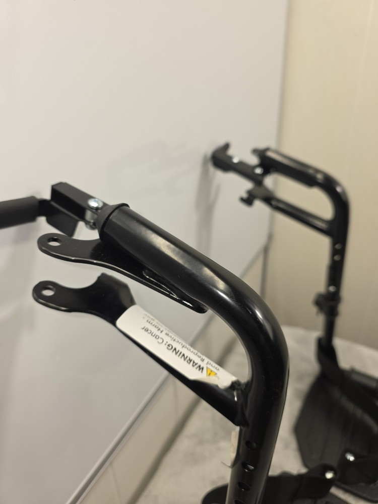 invacare 9000 xt. Adjustable legs Rest