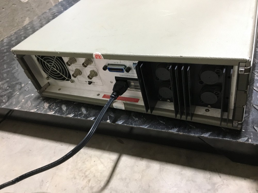 HP 5370B Precision Time-Interval Universal Counter POWERS ON *UNTESTED*