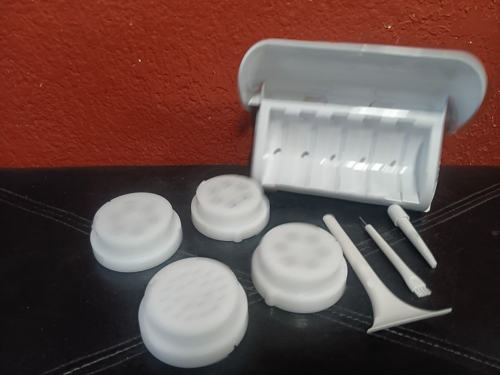 Philips Avance Collection Automatic Pasta and Noodle Maker. Broken Disc Holder.