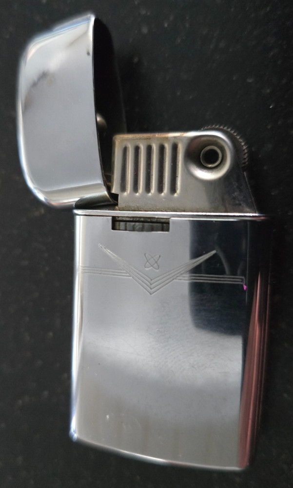 Vintage Ronson Varaflame Windlite Pocket Cigarette Lighter