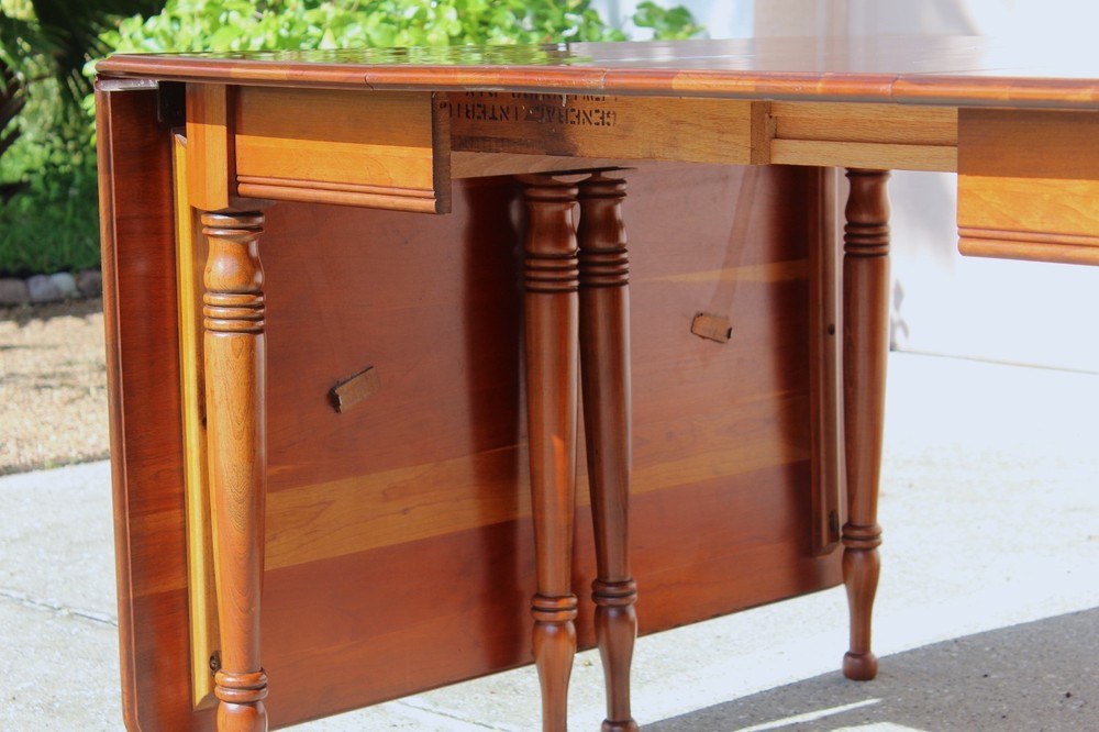 Vintage Pennsylvania House Drop-Leaf Dining Table With Extensions - Mahogany