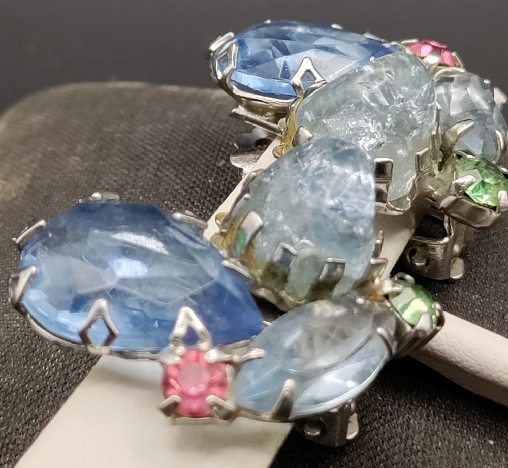STUNNING Pie Crust Setting BLUES Rhinestone Earrings