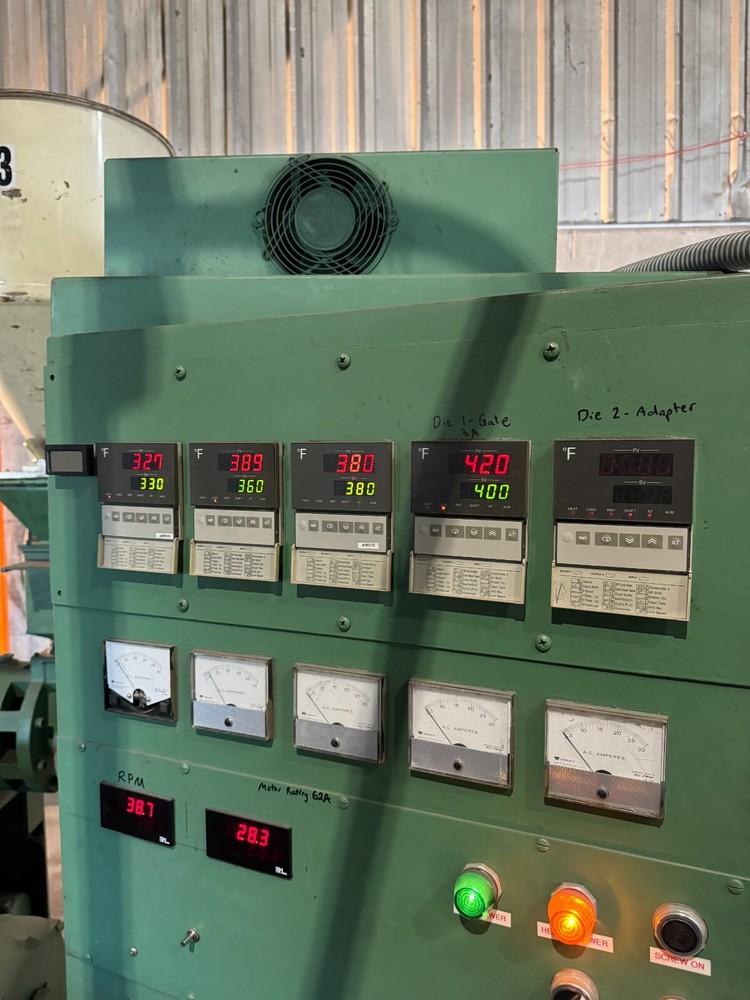 2.5" Plastic Extrusion Complete Running Line with Davis Standard Vacuum Tank