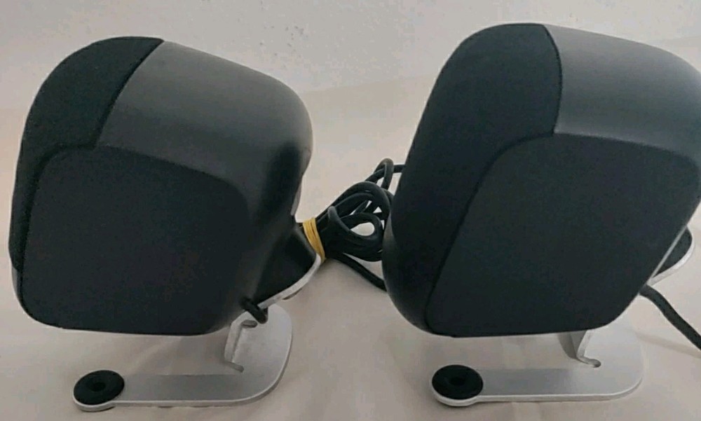 2 Logitech Z-640 Computer System Speakers Yellow & Blk Tested Read Description