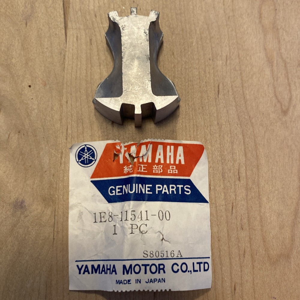 Genuine Yamaha RD200DX 1E8-11541-00. NOS