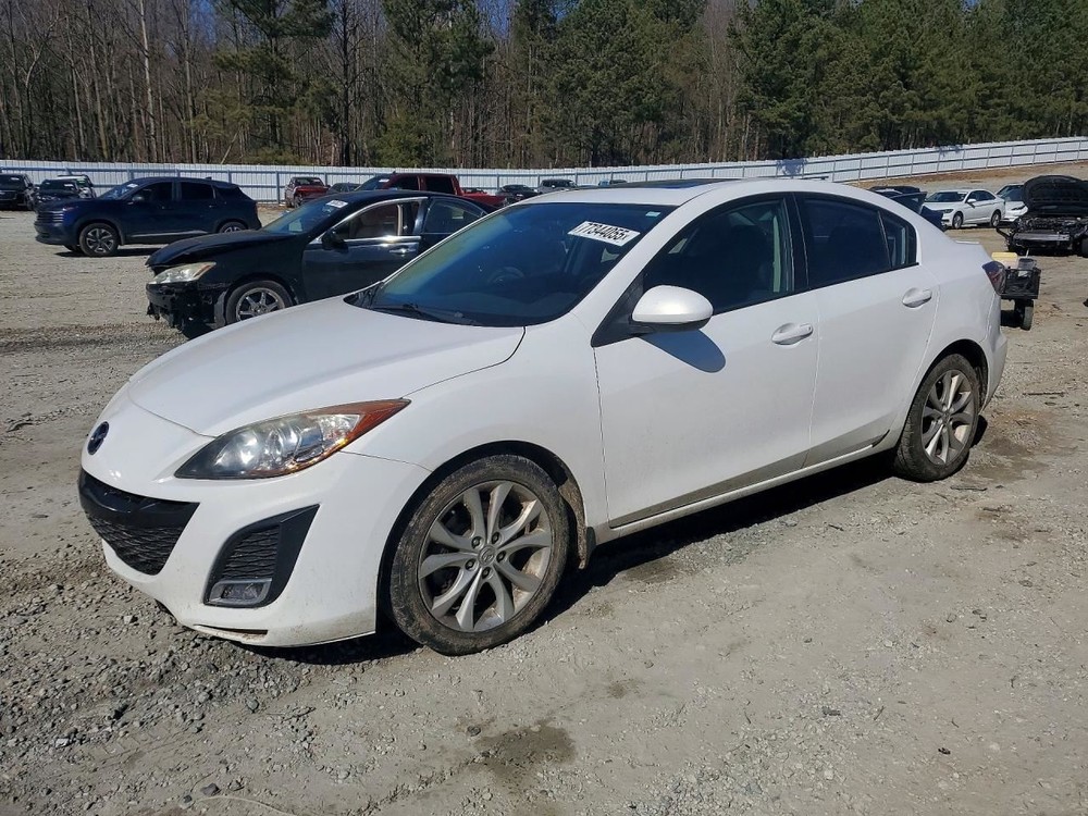 3         2011 Glove Box 4998884
