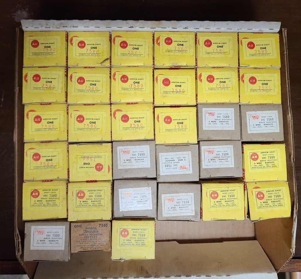 ARROW-HART #7580 LOCKING DUPLEX OUTLET