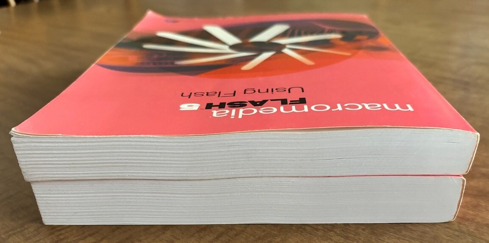 MACROMEDIA FLASH 5 for MAC - EDUCATION version, 2 books and install CD