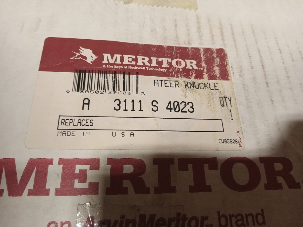 Meritor front spindle A3111S4023 Navistar International steering knuckle
