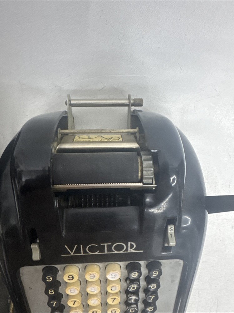 VINTAGE ADDING MACHINE HAND CRANK VICTOR 6 COLUMN
