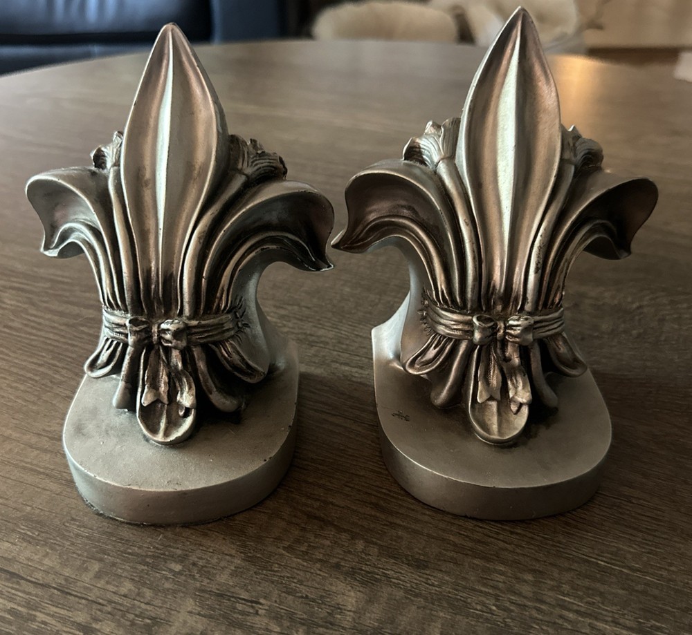 Pair~Fleur-De-Lis~Heavy Polyresin~ w/ Silver/Gray Finish