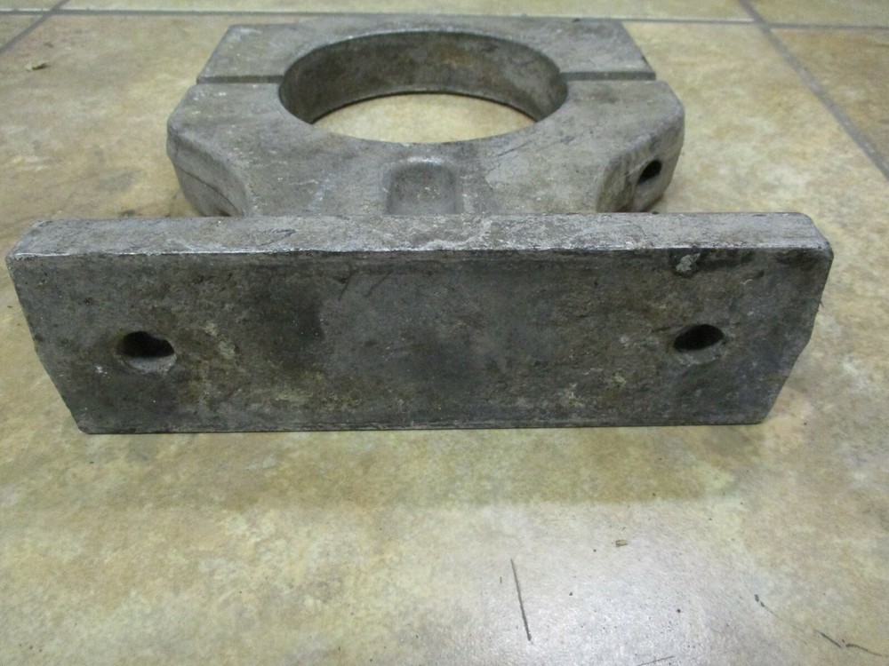 Ford D0HA-6028-V Bracket Engine Mount *USED*