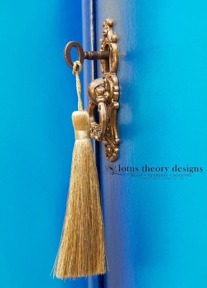 Keyhole Pull - Escutcheon in Baroque Style