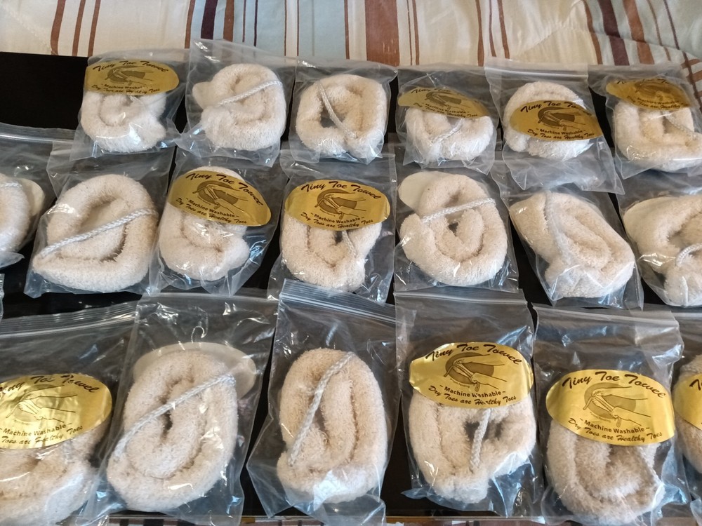 (Bundle!) 20 Tiny Toe Towels (Machine Washable)
