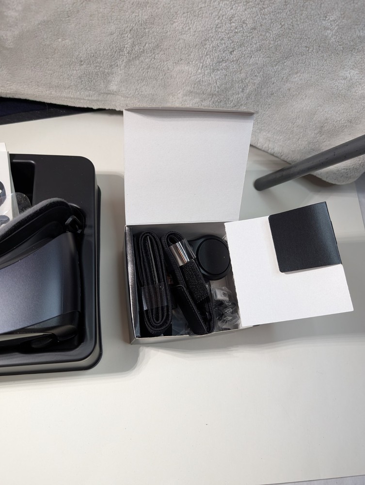 Samsung Gear VR Headset with Remote Controller SM-R324 Oculus Open Box