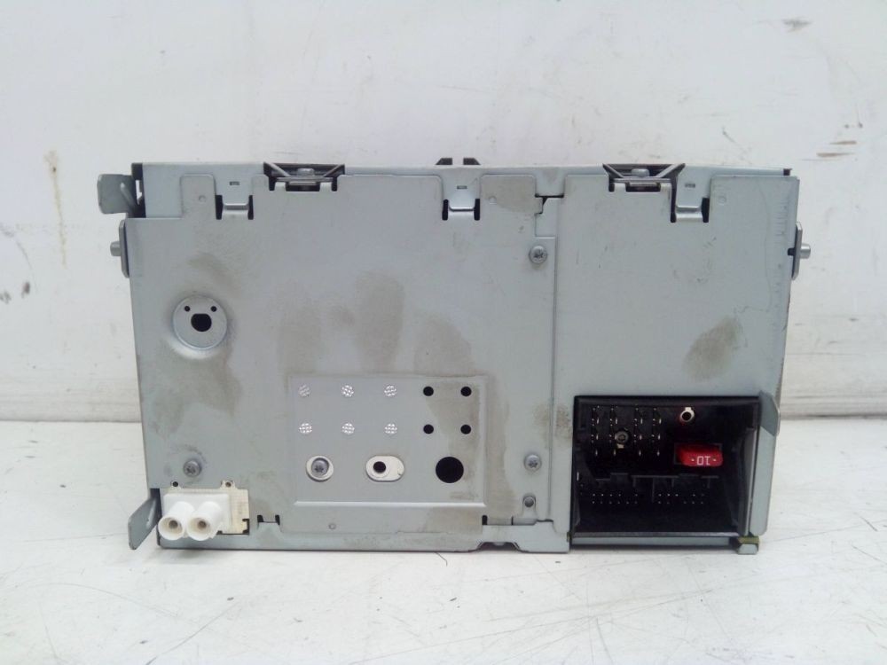 Radio/CD Changer Combination *CODE not present. Fits VW Touran (1T1,