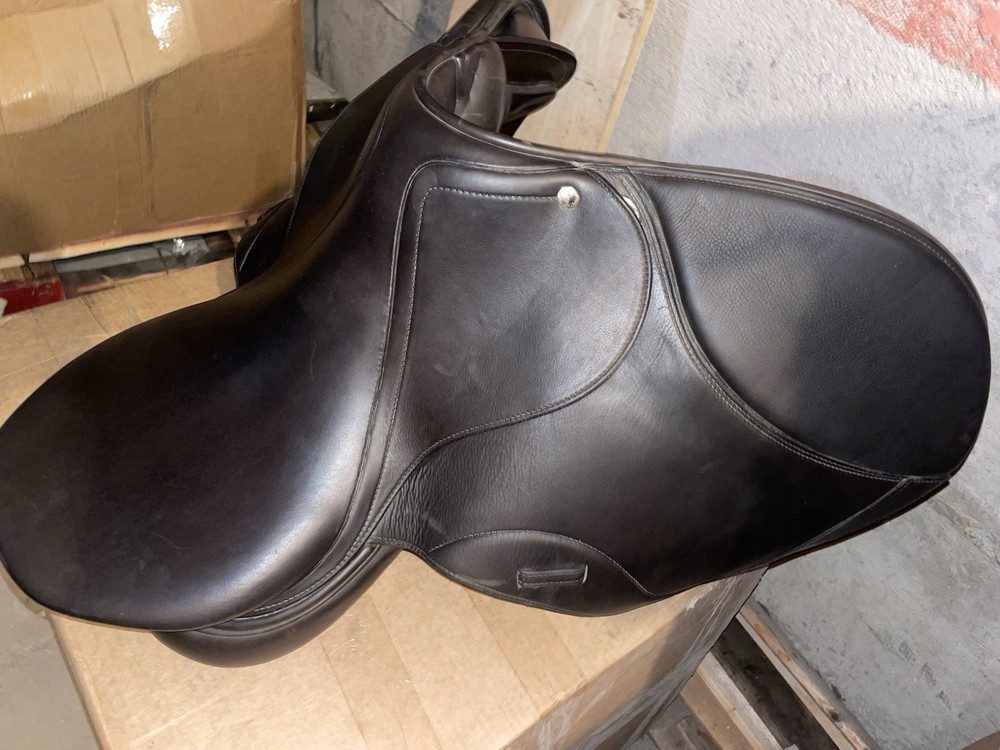 Schleese Element Jump Saddle 17