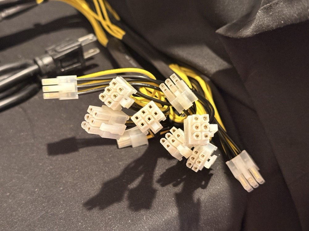 Bitmain APW3++ 1600W PSU w/ Power Cable – Powers On