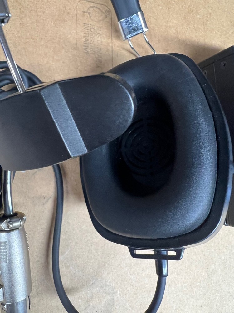Clear-Com CC-40 Headset And WTR-670 Beltpack