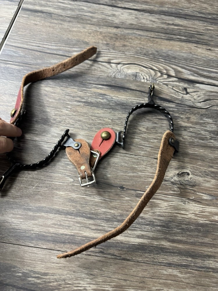 Black Steel Twisted Spurs Red Leather