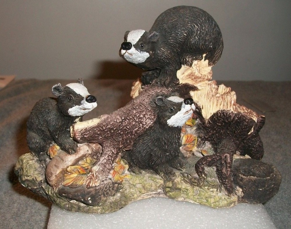Badgers on a Tree Stump Hand Cast/Painted 6.5" x 5"   EPL Ceramics Year 1993