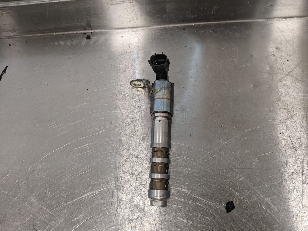Variable Valve Timing Solenoid From 2005 Cadillac CTS 3.6