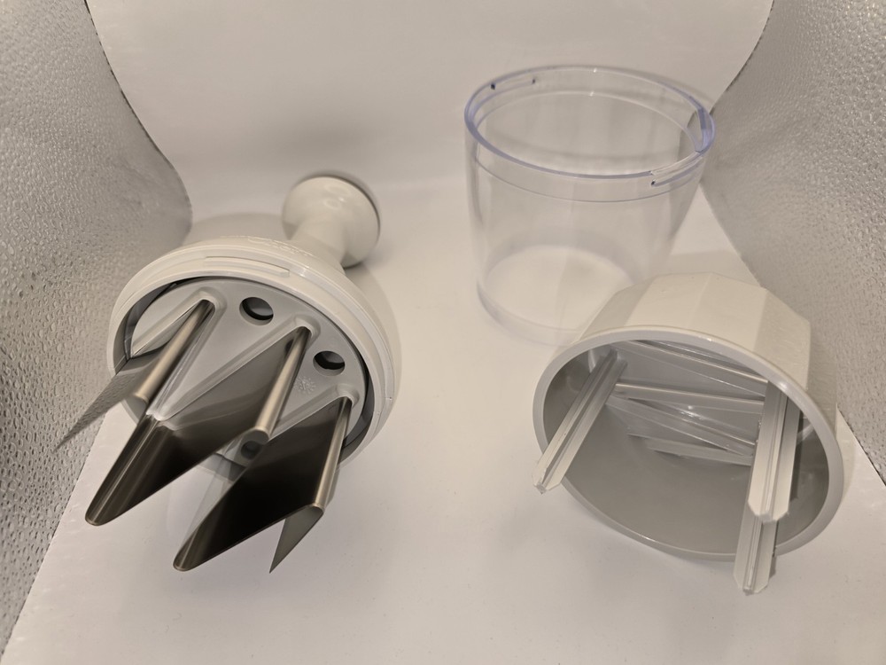 Pampered Chef Push Function Food Chopper - White