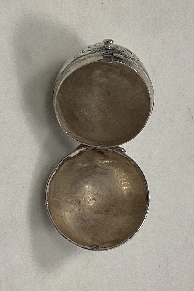 Antique Egg-shaped Pillbox / Snuffbox in silver