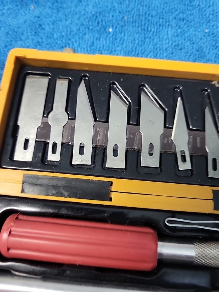17 Piece Hobby Craft Utility Knife Set In ABS Plastic Storage Case