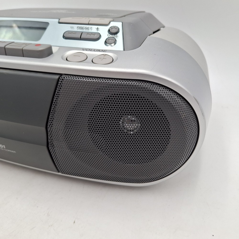 Sony CFD-S01 CD/Radio/Cassette Boombox - Issues Read Description