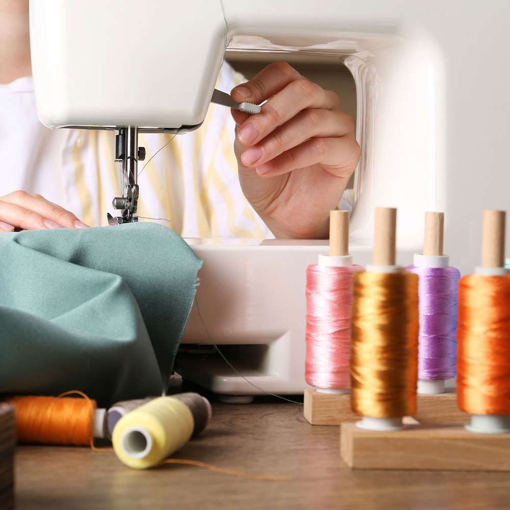 40D/2 Sewing Thread 1100 Yards Polyester Hand Sewing String Neon Pink