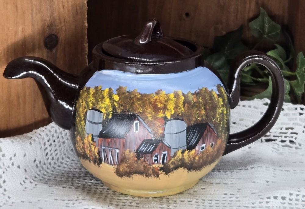 tea pot w/ fall barn (26067) hand painted