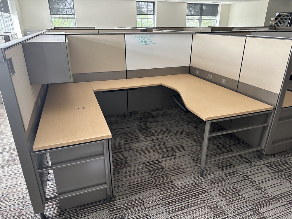 NICE HERMAN MILLER 6'X6' OFFICE CUBICLES WORKSTATIONS