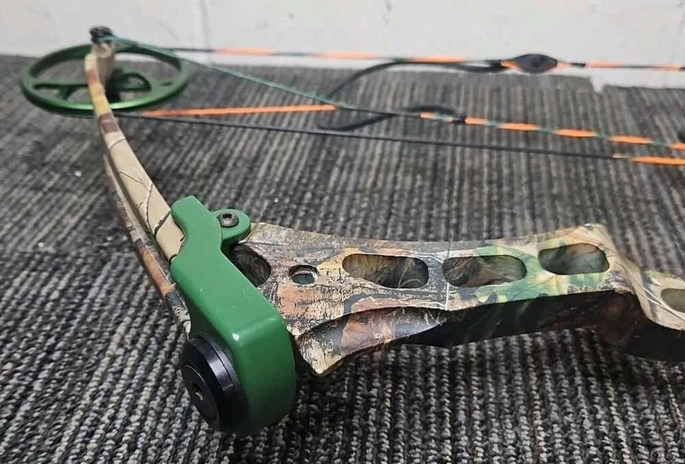 Bear Archery - Game Over - Compound Bow with Hard Case