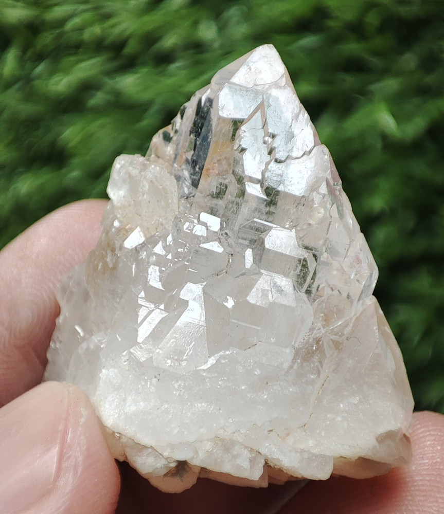 Gwindle Like  Quartz Crystal With Good Luster &Nice Growth-Pak